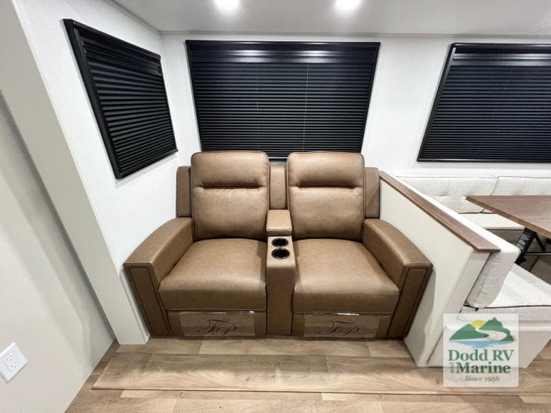 New 2027 Grand Design IMAGINE 2800BH - photo - 16