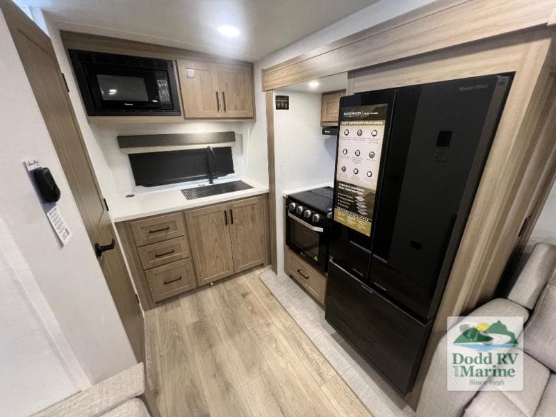 New 2027 Forest River ROCKWOOD MINI LITE 2522FB - photo - 16