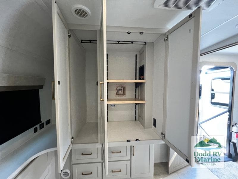 New 2027 Forest River ROCKWOOD SIGNATURE 8336BH - photo - 49
