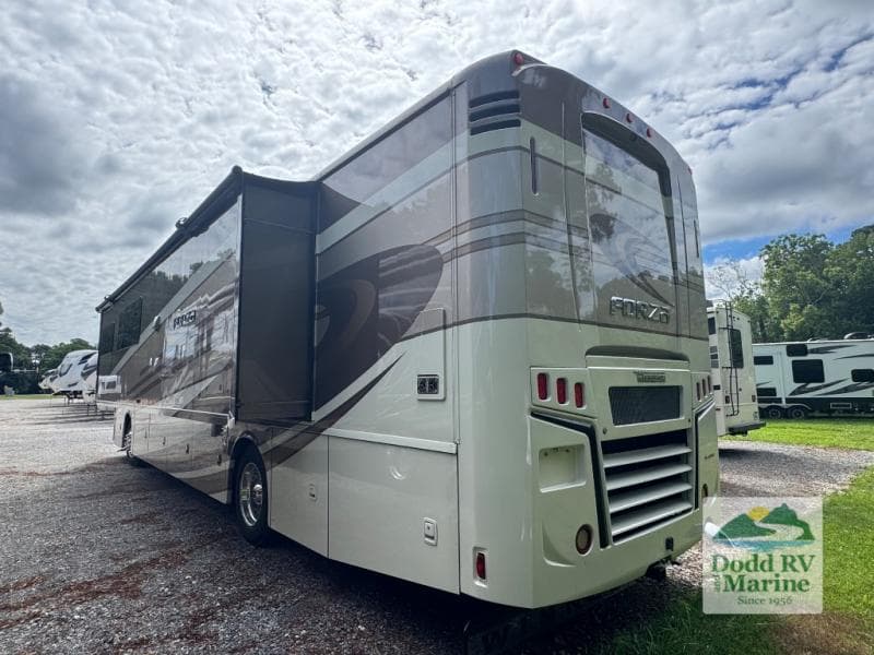 Pre-Owned 2018 Winnebago FORZA 38F - photo - 35