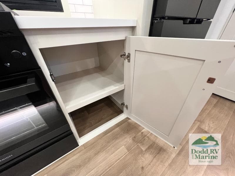 New 2027 Grand Design SOLITUDE INFLUENCE 3003RL - photo - 27