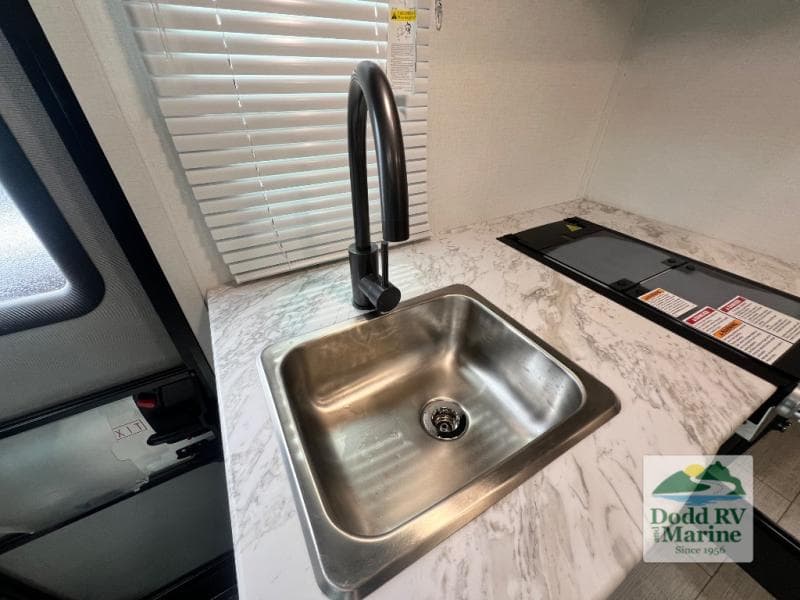New 2027 Coachmen LEPRECHAUN 210QSS - photo - 23