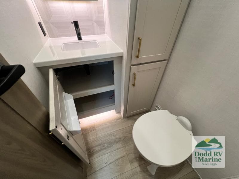 New 2027 Forest River ROCKWOOD SIGNATURE 401SFB - photo - 36