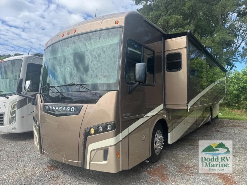 Pre-Owned 2018 Winnebago FORZA 38F - photo - 34