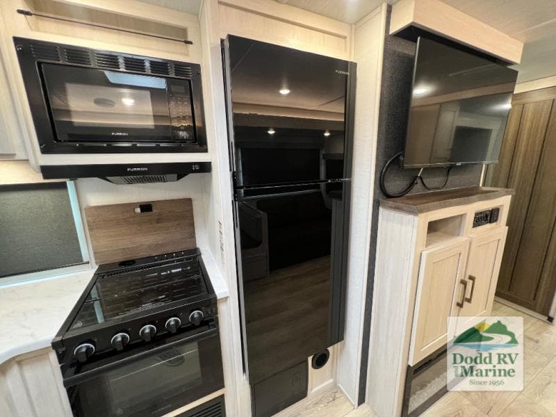 Pre-Owned 2026 Forest River, Inc. Surveyor Legend 303BHLE - photo - 22