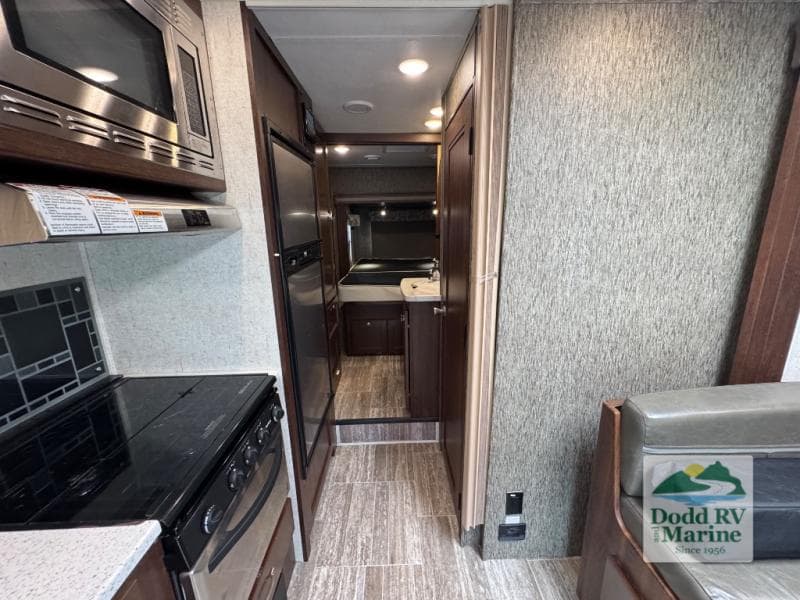Pre-Owned 2017 Forest River FORESTER 2401R - photo - 10
