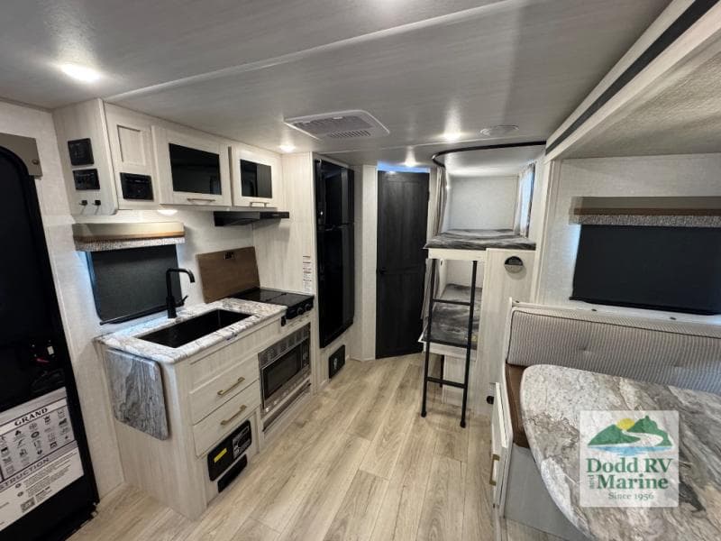 2024 Forest River SURVEYOR LEGEND 19BHLE Photo in Yorktown VA 23692