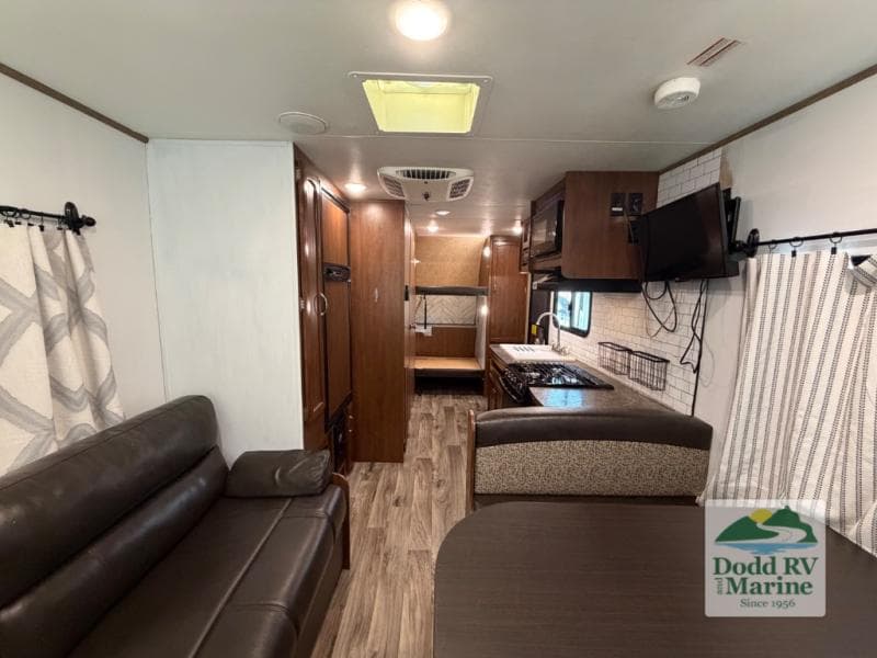 Pre-Owned 2017 Jayco Jayfeather X213 - photo - 7
