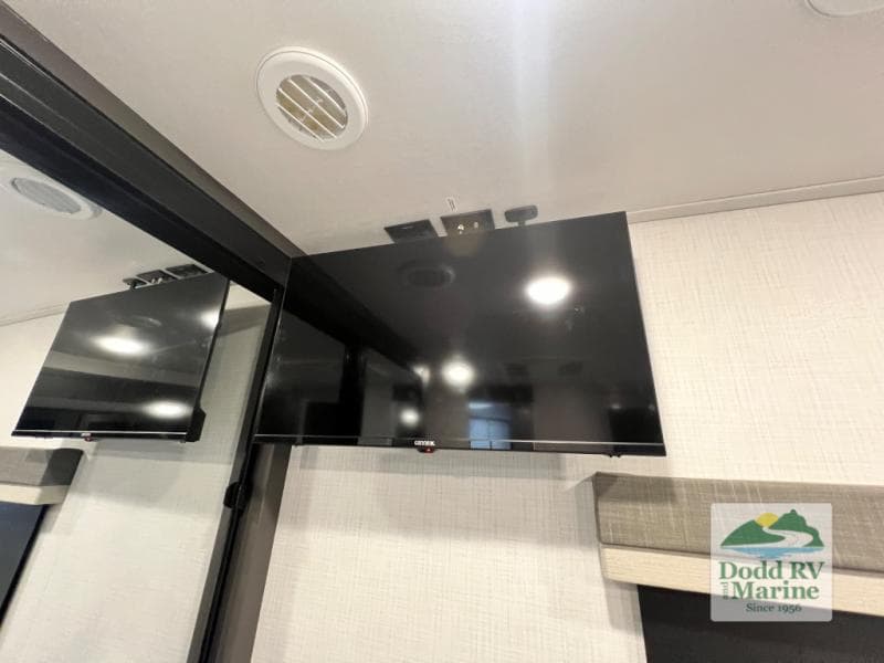Pre-Owned 2025 Forest River ROCKWOOD 2608BS - photo - 40