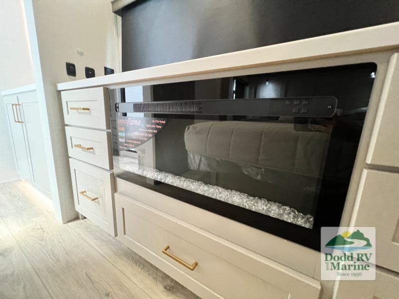 New 2027 Forest River ROCKWOOD SIGNATURE 401SFB - photo - 44