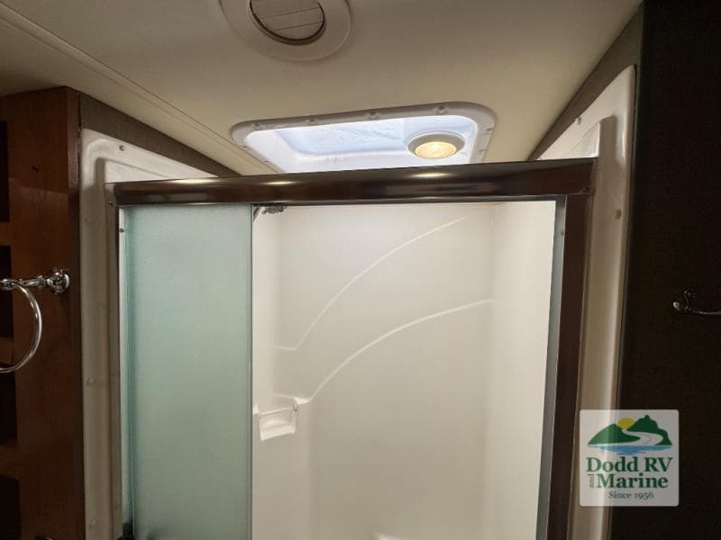 Pre-Owned 2018 Winnebago FORZA 38F - photo - 26