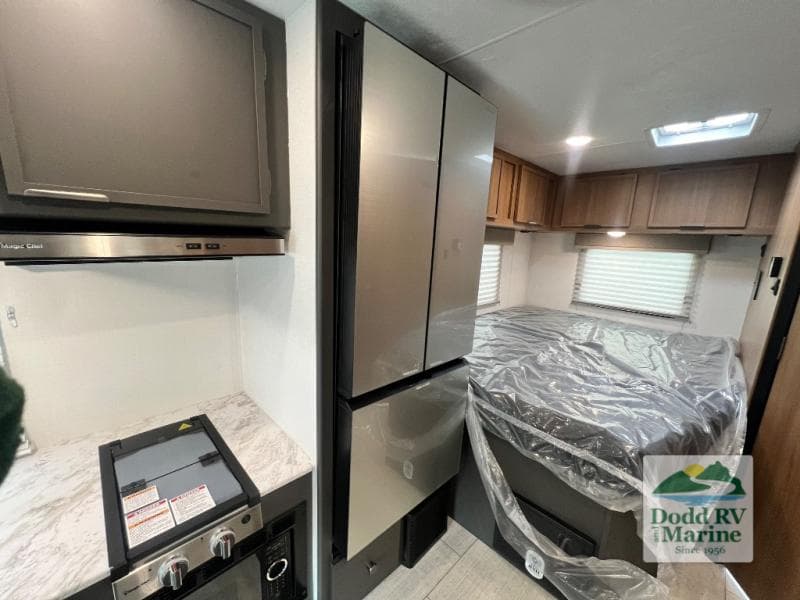 New 2027 Coachmen LEPRECHAUN 210QSS - photo - 30