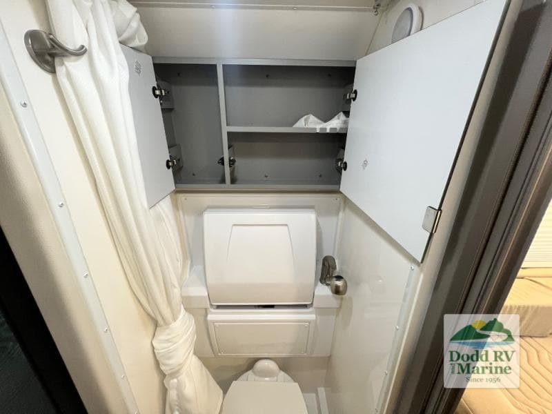 Pre-Owned 2024 Coachmen NOVA 20RB - photo - 37