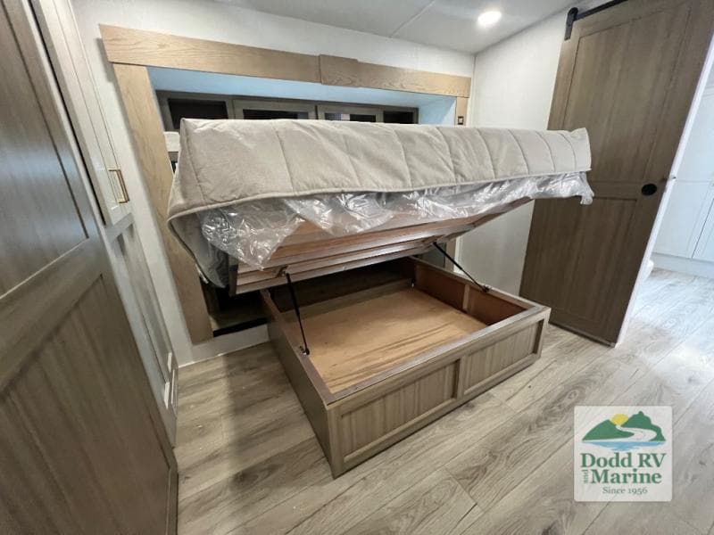 New 2027 Forest River ROCKWOOD SIGNATURE 401SFB - photo - 40
