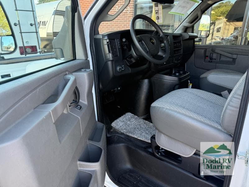 New 2027 Coachmen LEPRECHAUN 210QSS - photo - 7