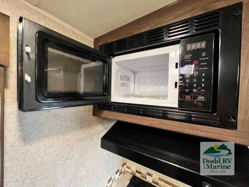 Pre-Owned 2016 Forest River, Inc. WINDJAMMER 3029W - photo - 17