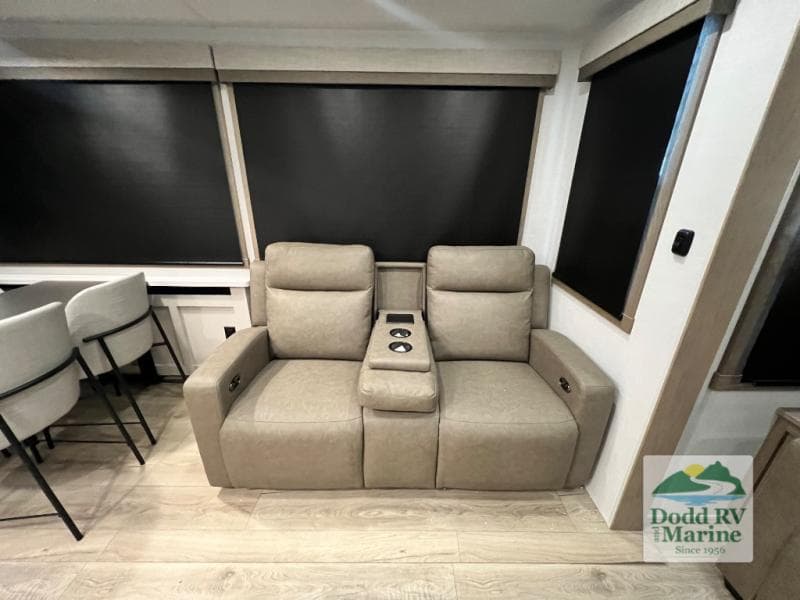 New 2027 Forest River ROCKWOOD SIGNATURE 401SFB - photo - 30