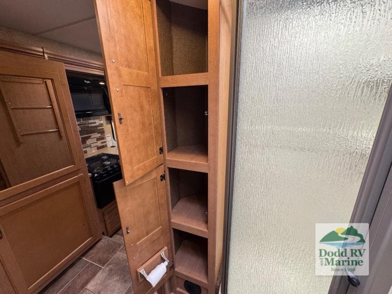 Pre-Owned 2016 Thor Four Winds 31W - photo - 27