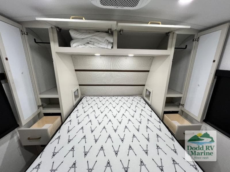 Pre-Owned 2027 Grand Design IMAGINE 2600RB - photo - 37