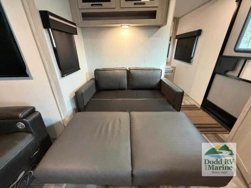 Pre-Owned 2022 Heartland Sundance 265BH - photo - 13