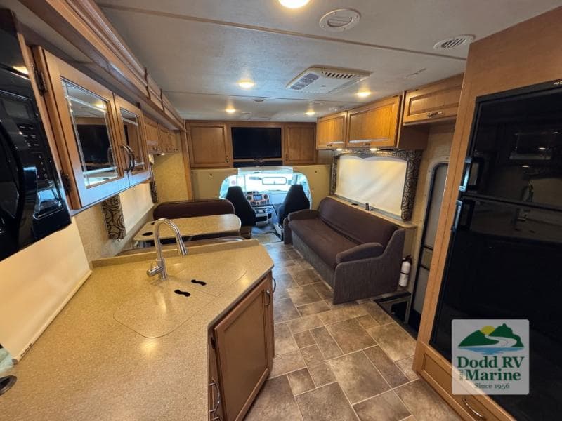 Pre-Owned 2016 Thor Four Winds 31W - photo - 5