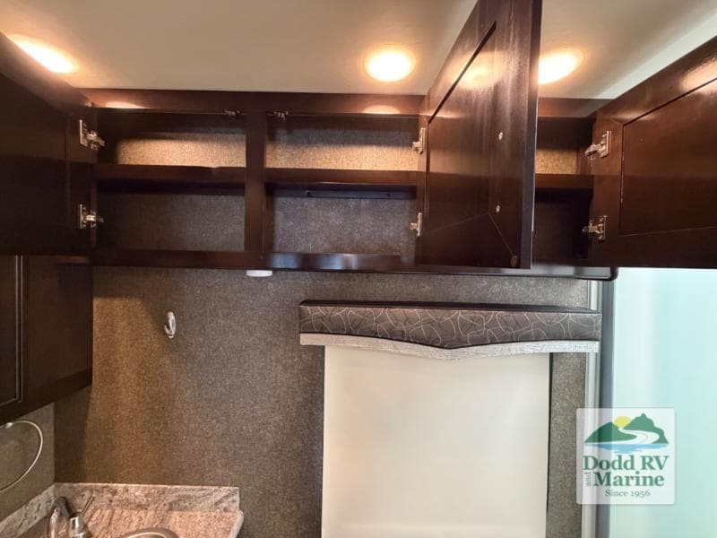 Pre-Owned 2019 Thor Motor Coach Challenger 37FH - photo - 40
