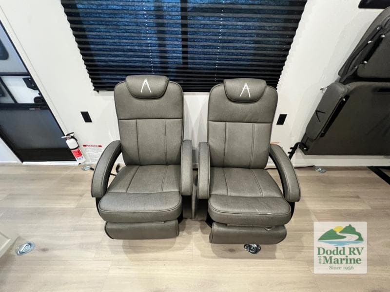 New 2027 Grand Design MOMENTUM MAV 27MAV - photo - 6