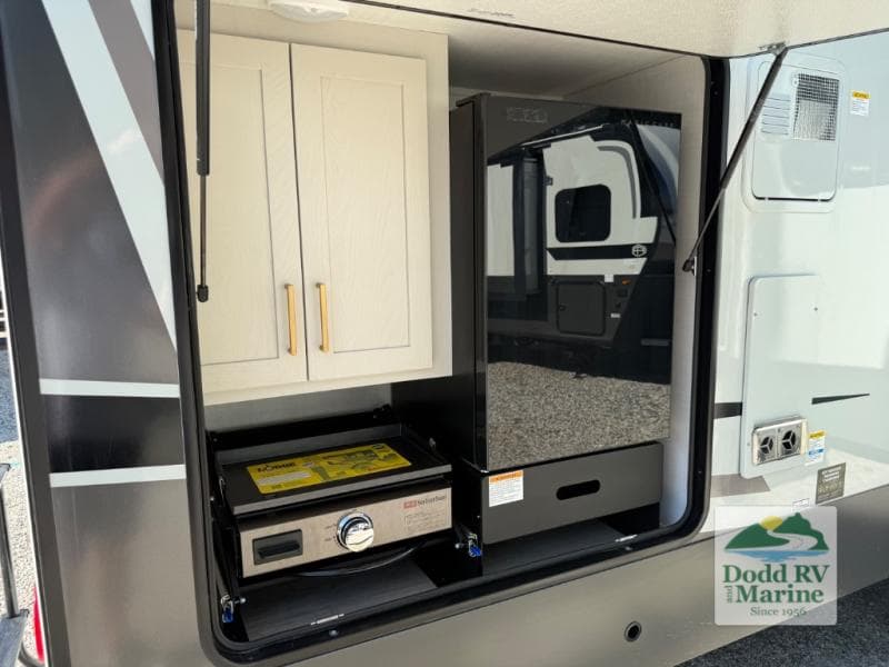 New 2027 Forest River ROCKWOOD SIGNATURE 8336BH - photo - 57