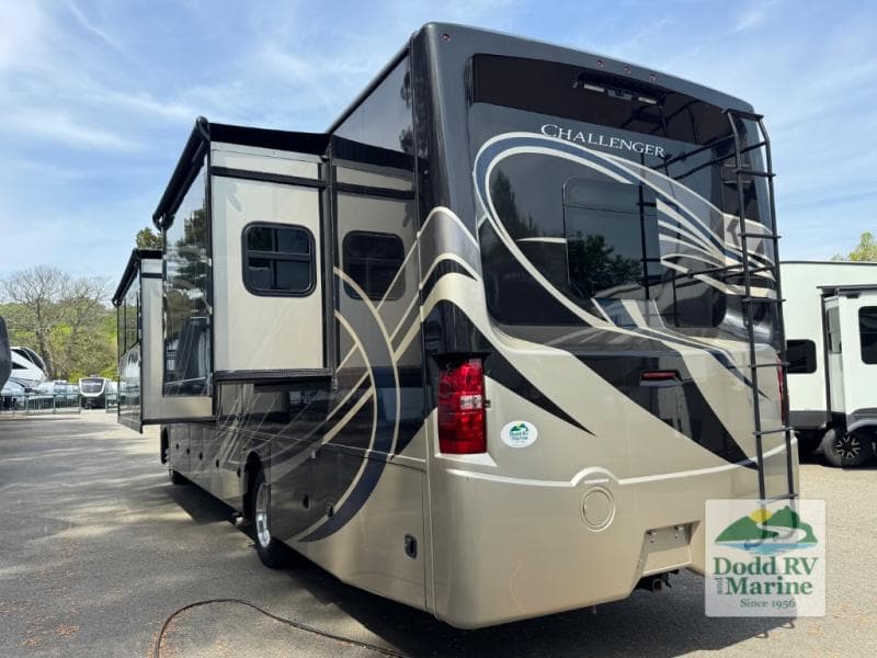 Pre-Owned 2019 Thor Motor Coach Challenger 37FH - photo - 49