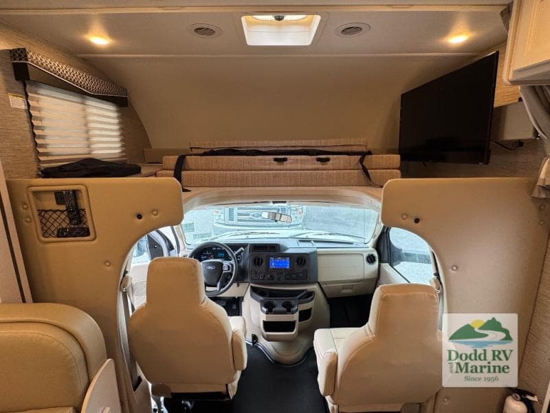 Pre-Owned 2023 Thor Motor Coach FOUR WINDS 25M - photo - 10