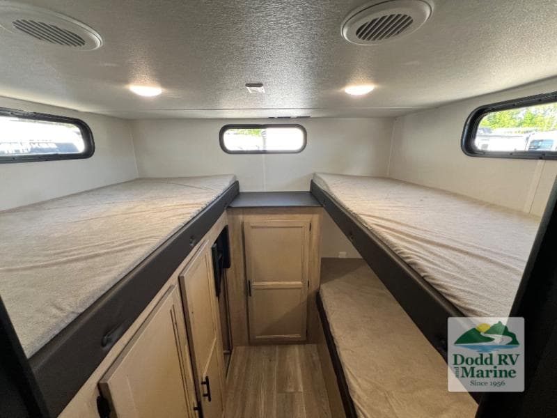 New 2027 Forest River CHEROKEE GREY WOLF 29TE - photo - 6