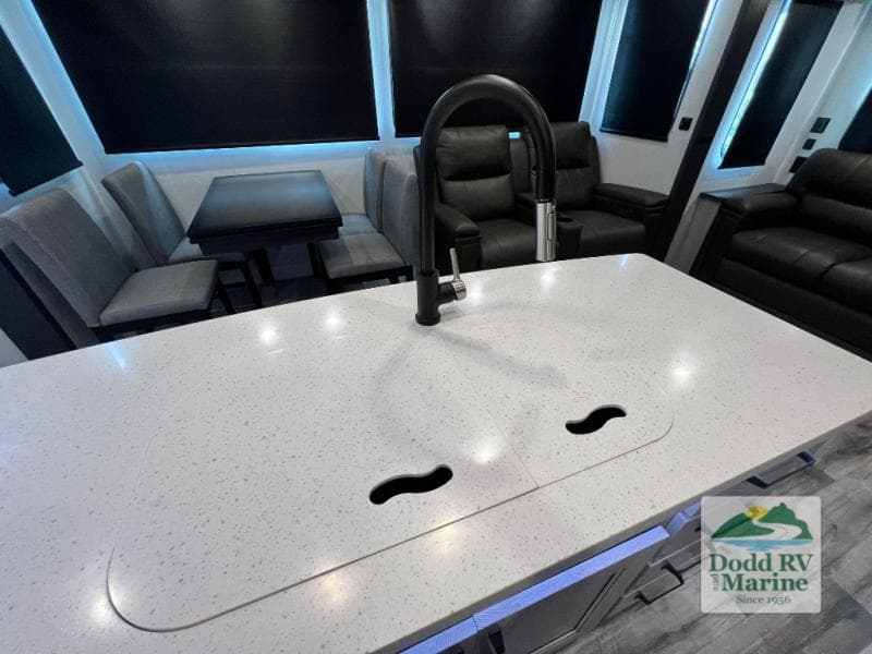 Pre-Owned 2022 Keystone MONTANA 331RL - photo - 21