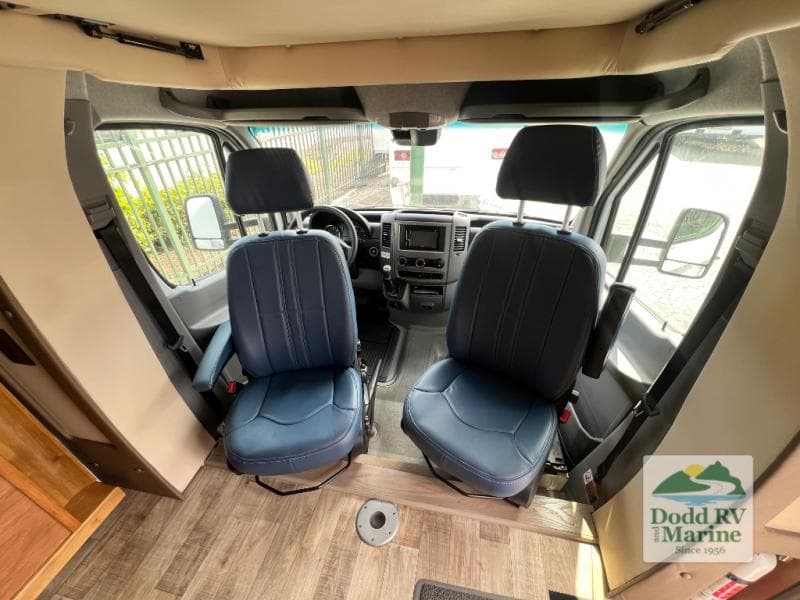 Pre-Owned 2019 Tiffin Wayfarer 24TW - photo - 7