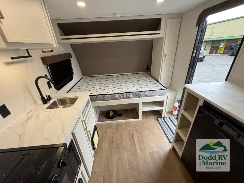New 2027 Grand Design TRANSCEND LITE 121RBL - photo - 6