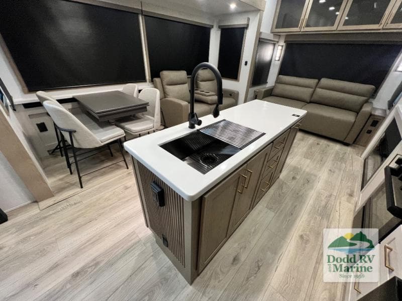 New 2027 Forest River ROCKWOOD SIGNATURE 401SFB - photo - 13