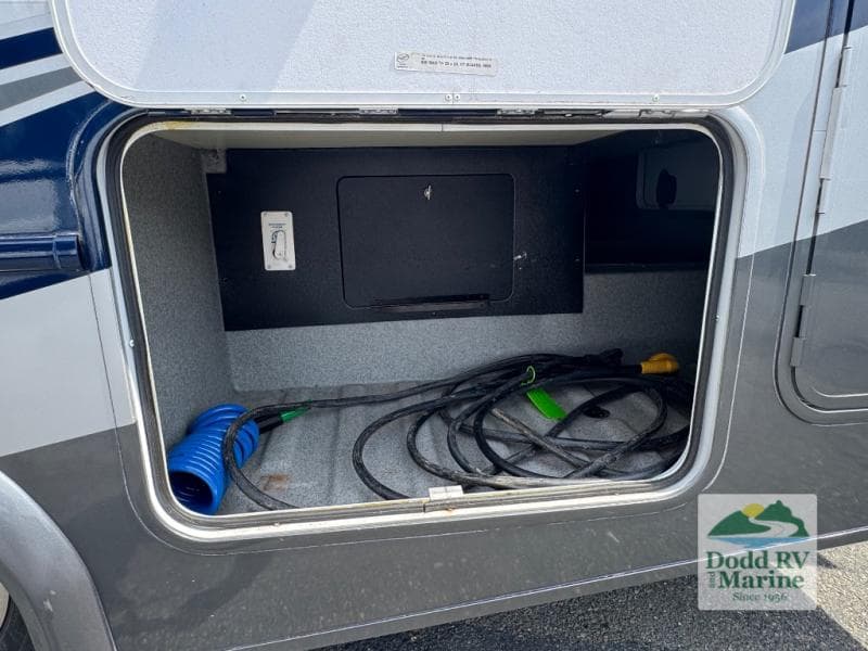 Pre-Owned 2017 Forest River FORESTER 2401R - photo - 28