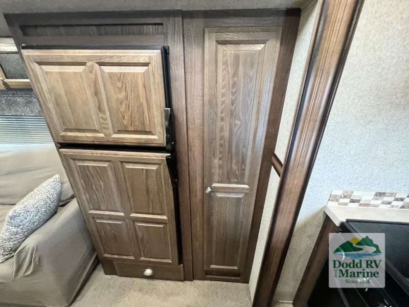 Pre-Owned 2016 Forest River, Inc. WINDJAMMER 3029W - photo - 13