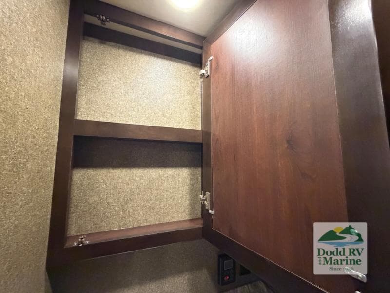 Pre-Owned 2019 Thor Motor Coach Challenger 37FH - photo - 25