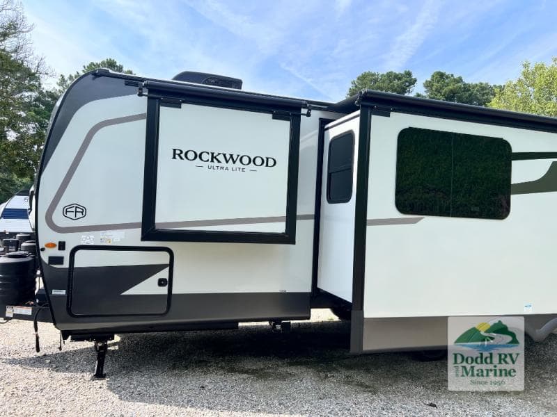 2027 Forest River ROCKWOOD ULTRA LITE 2606WS Photo in Yorktown VA 23692