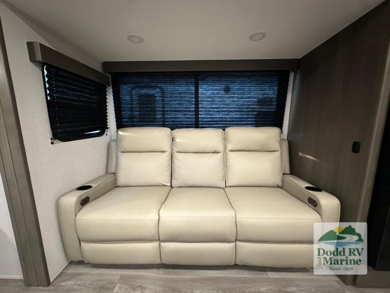 New 2026 Grand Design TRANSCEND 245RLT - photo - 19