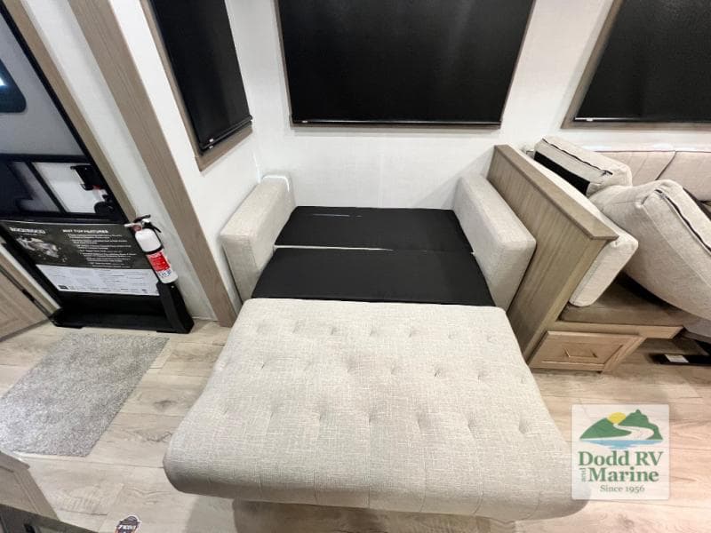 New 2027 Forest River ROCKWOOD SIGNATURE 8336BH - photo - 9