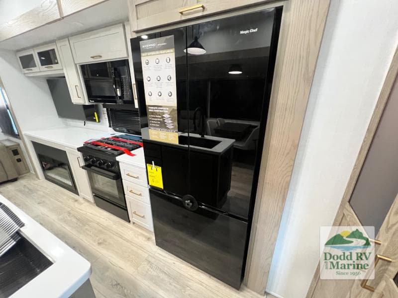 New 2027 Forest River ROCKWOOD SIGNATURE 401SFB - photo - 11