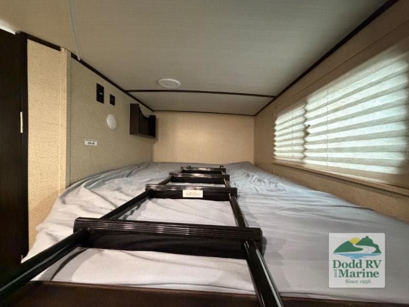 Pre-Owned 2021 Coachmen Spirit 2963BH - photo - 25
