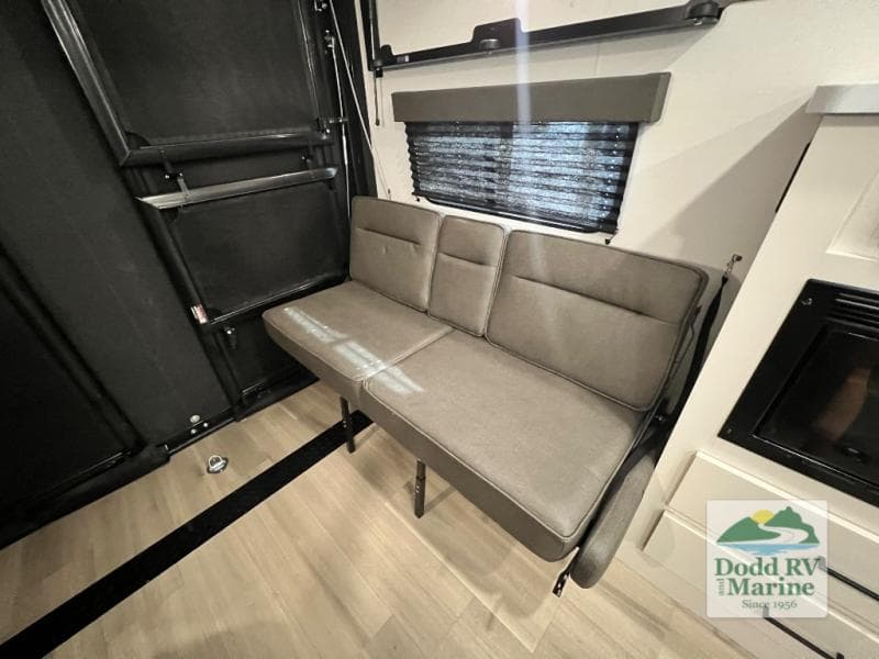 New 2027 Grand Design MOMENTUM MAV 27MAV - photo - 16