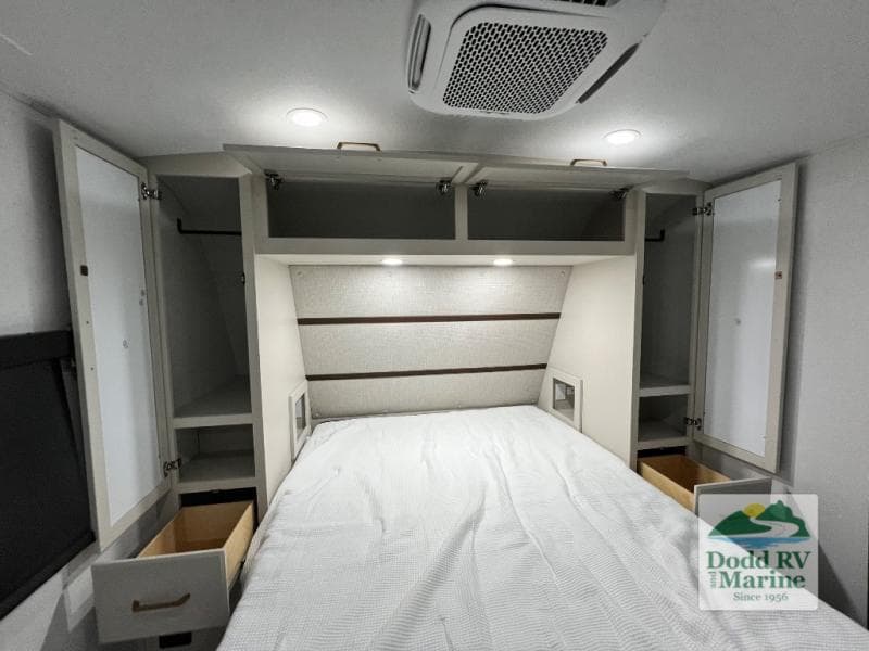 New 2027 Grand Design IMAGINE 2800BH - photo - 38