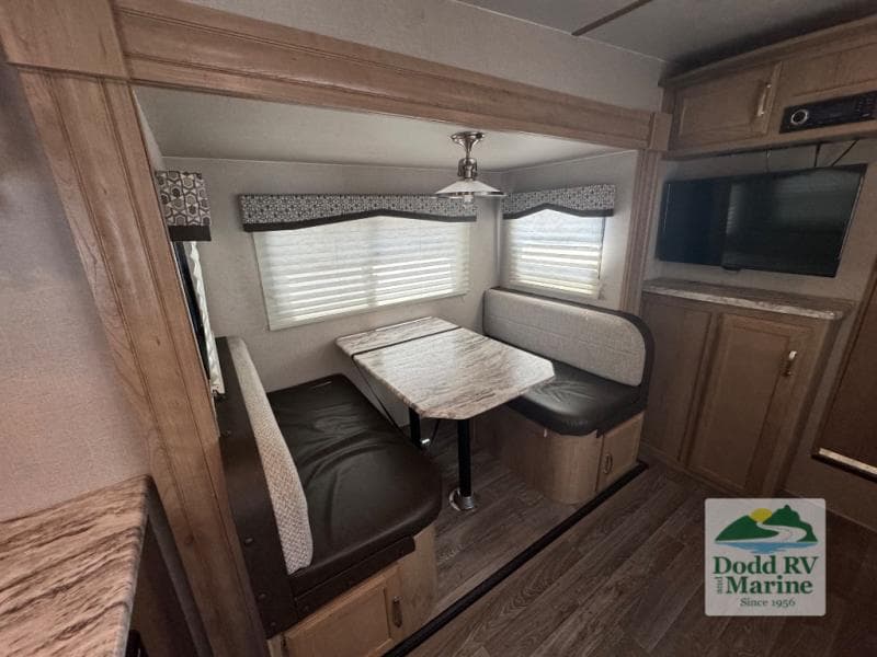 Pre-Owned 2020 Winnebago MICRO MINNIE 2405RG - photo - 9