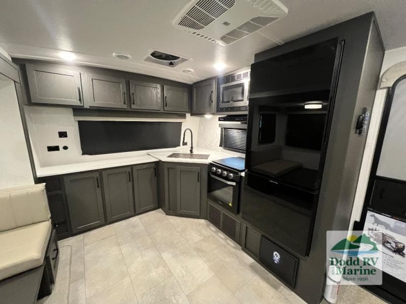 Pre-Owned 2025 Forest River ROCKWOOD 2608BS - photo - 8