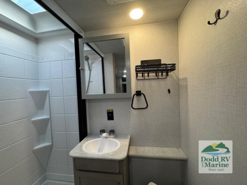 Pre-Owned 2024 Keystone SPRINGDALE 1800BH - photo - 17