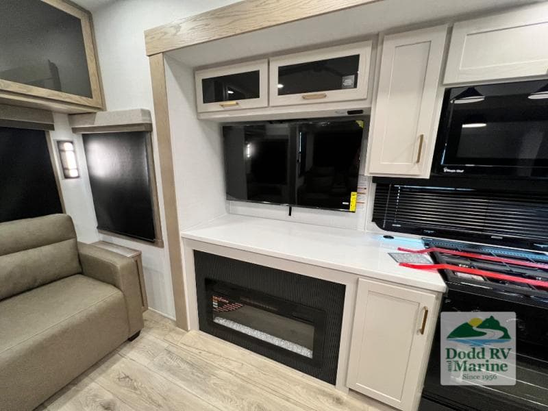 New 2027 Forest River ROCKWOOD SIGNATURE 401SFB - photo - 24