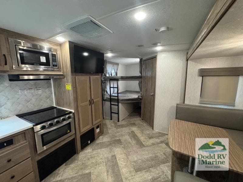 Pre-Owned 2023 Palomino SOLAIRE 243BHS - photo - 7